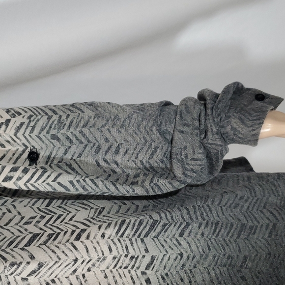 Shirt - Picture 7 of 8